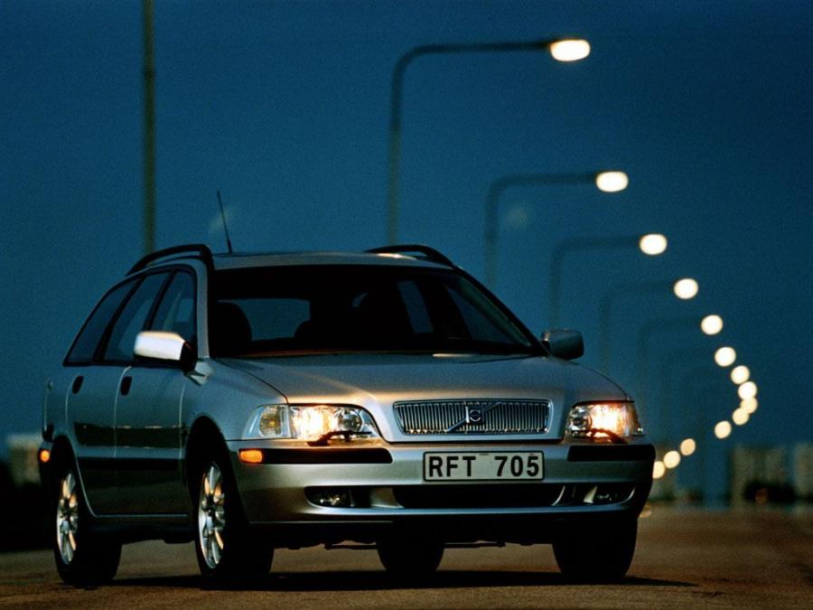  Volvo V40 1999 года  (фото 4 из 10)